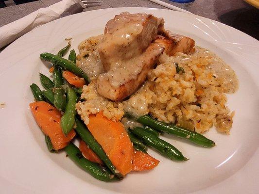 Farro salmon with dill cream sauce