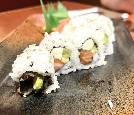 Philadelphia Roll (Salmon, Cream Cheese, Avocado)