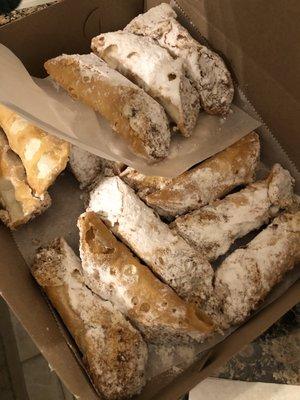 Cream cannolis