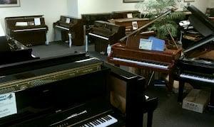 more pianos!