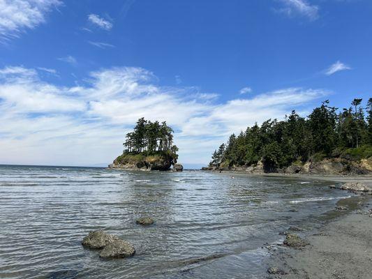 Crescent beach 20 minutes from the restaurant.