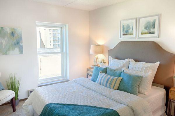 Bedroom at Knollwood Towers East Apartments