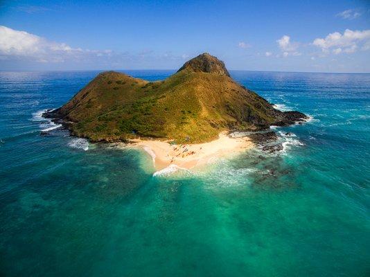 The Mokulu Islands are the destination for our Twin Islands Guided Kayak Tour.