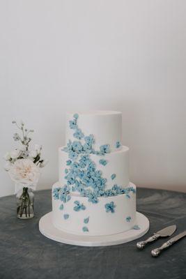 Cake table decor