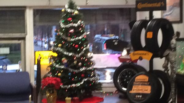 Merry Christmas! The Advance Tire Tree looking good.