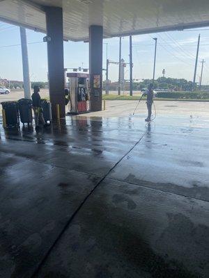 All four of these were "out of service" as well. Including the neighboring pumps to the left.