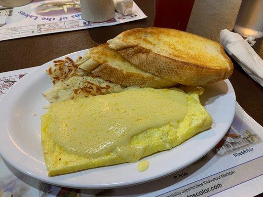 Hollandaise omelette with hash browns and Texas toast