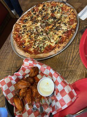 Veggie Pizza, Buffalo Wings