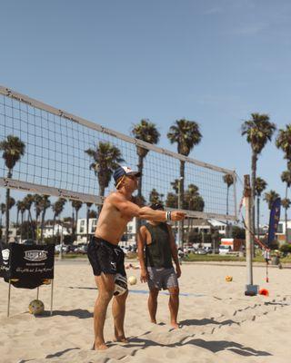 Santa Monica Beach Volleyball - offers 3 different levels of classes. Beginners (no experience needed), intermediate, and advanced. Santa Mo