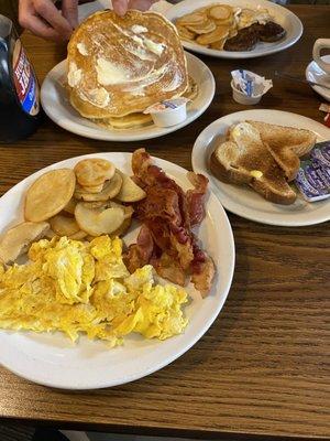 2 eggs, potatoes and bacon with a side of pancakes, it was a lot of food for a very small price