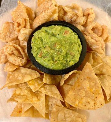 Guacamole w/ chips & Chicharrones