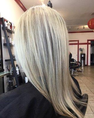 Perfect platinum ice-blonde retouch done by Lindsay.