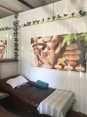 Good massages place make you have a great experience, Welcome you come here enjoy it.