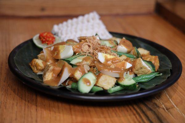 Gado gado - Indonesian Salad with creamy peanut dressing.