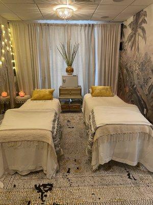 Our newest Couples room at Spa Baliage
100 Carillon Market Street suite 202