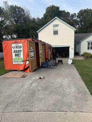 Uhual Pod Unloading into residential home