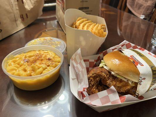 Sando, Mac n cheese, fries