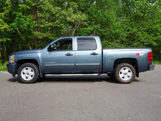 2010 Silverado Crew Cab Z71. Complete photo gallery, Car Fax report and full details  On our homepage: www.automartusedcars.com