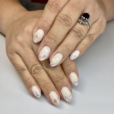 Soft gel structured overlay with level 4 (all fingers) art