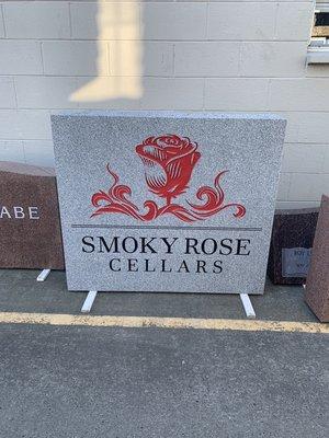 A granite sign for Smoky Rose Cellars