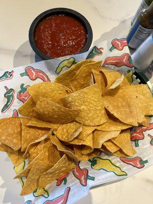 Complementary chips and salsa