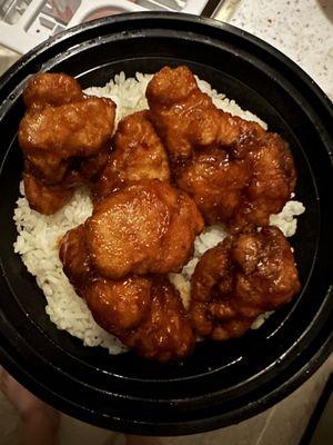 Orange chicken with dry rice and no orange sauce