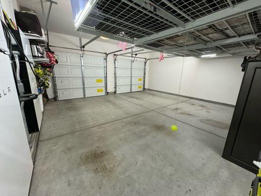 Garage before Rockin Epoxy.