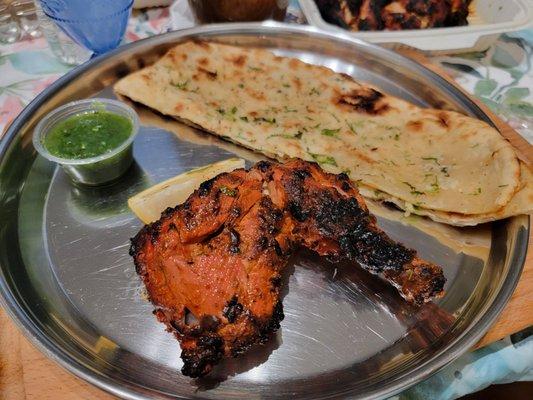 Tandoori chicken and garlic naan with chutney