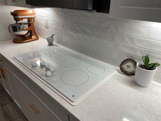 White Cooktop Trim Kit with Electric cooktop