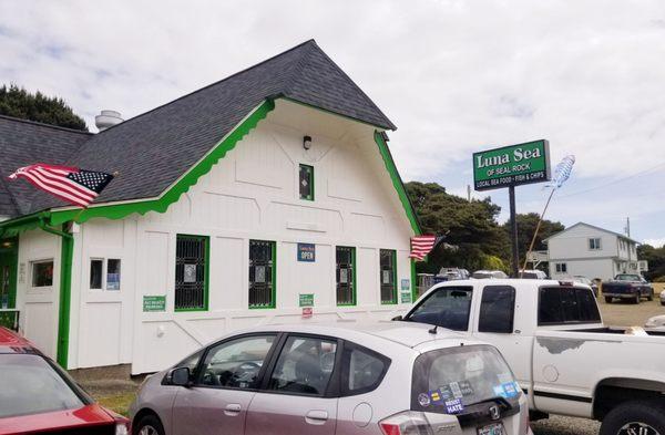 Another photo of the new Seal Rock location of Luna Sea Fish Restaurants.