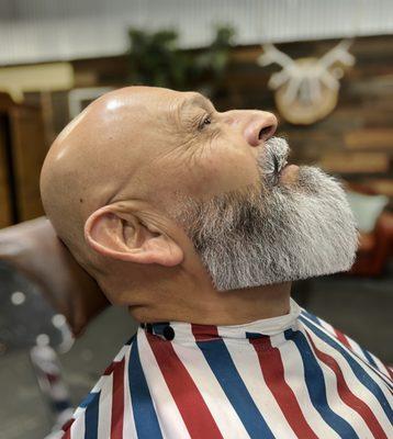 Beard trim by Linda