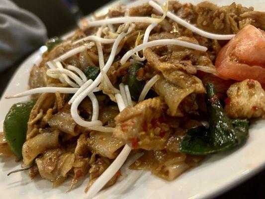 Pad kee mao