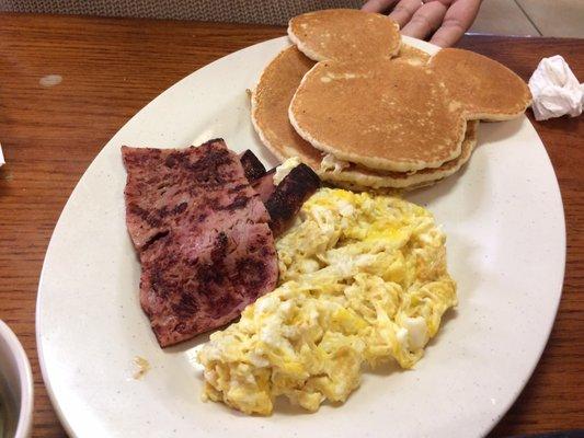 The country breakfast plate.