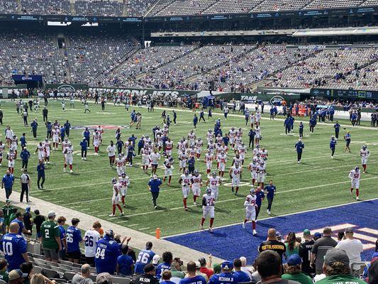 NY Giants getting ready for the game after warm ups