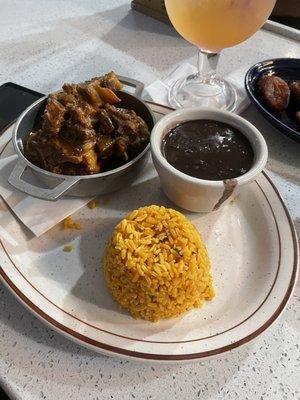 Stewed oxtail with Rice and Black Beans