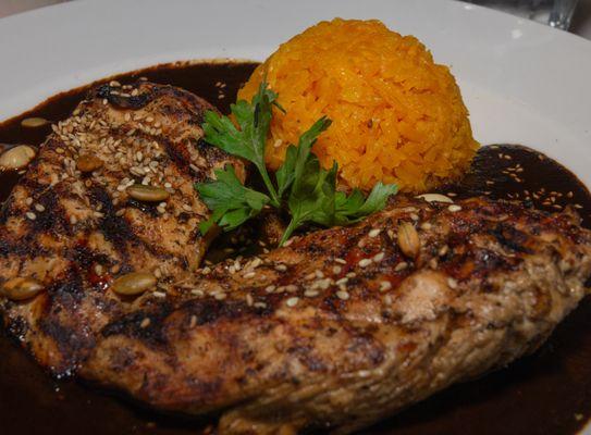 Pollo En Mole Negro!! (keepsmilingphoto.com)