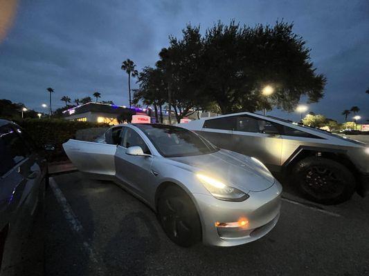 Palm Parkway Tesla Supercharger, Orlando, FL