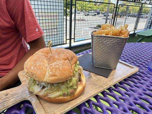 Tóxica Burger with (upgrade) garlic French fries