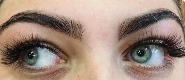 Full set of cluster eyelash extensions!