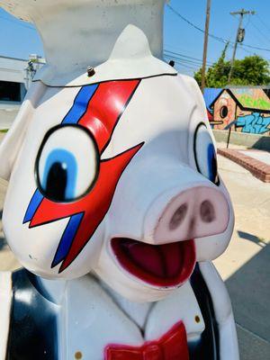 Stella & Buck Atom! Fun stop on a walking tour of Tulsa's The Pearl District. August 2024