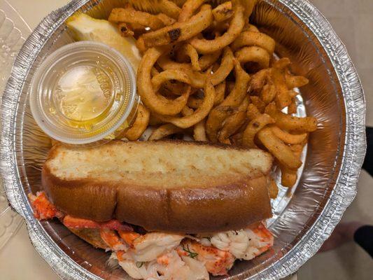 Lobster roll & curly fries