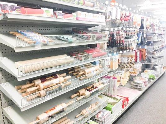 Rolling pin and other pastry tools required for perfect baking.