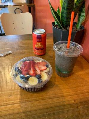 Açaí Bowl, swamp water smoothie & Kombucha