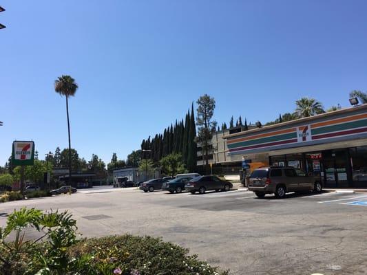 Welcome to 7 Eleven in La Habra.