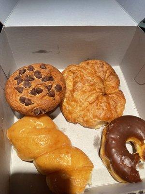 Bought these at 6:15 am this morning. They are old donuts, the croissant is rock hard. Very unpleasant to eat. What a shame.