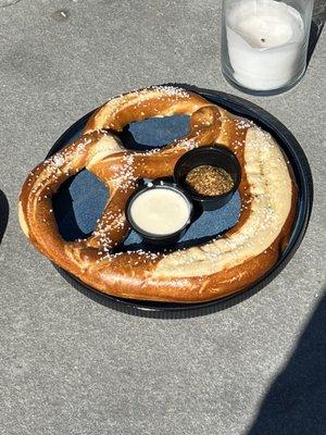 BAVARIAN PRETZEL