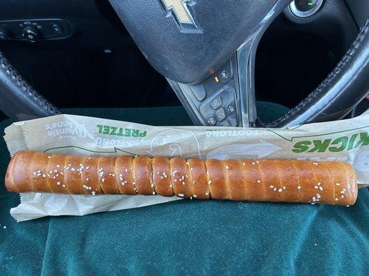 New Auntie Anne's- Footlong Pretzel  hard and disgusting