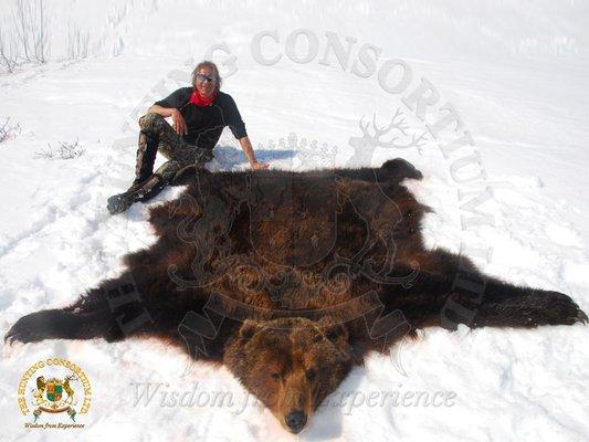 Jim Shockey with his 10 foot Kamchatka Brown Bear from Russia.