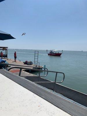 Boats floating by.... as I dine on excellent coconut shrimp and strawberry daquiris! Beautiful (and reasonable!)