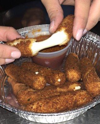 cheesy mozzarella sticks